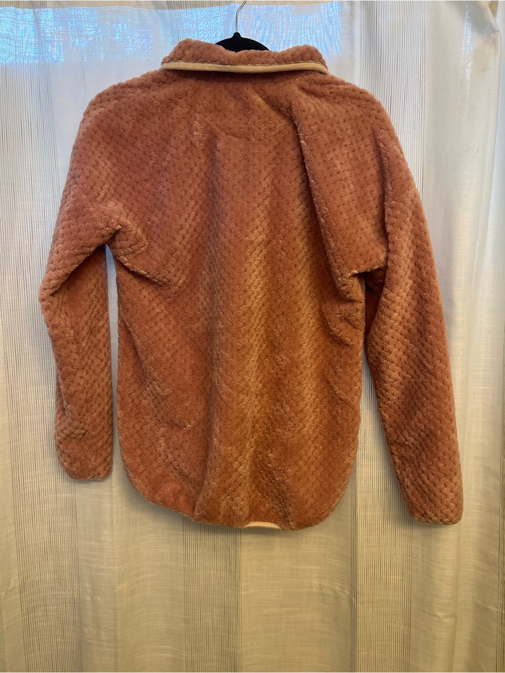SUCH a pretty quilted Simply Southern Like New pink pullover! So soft and comfy - Picture 3 of 3